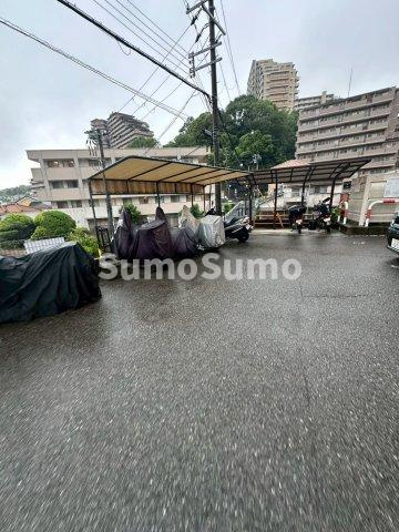グリーン北塩屋の駐車場|駐車場があるので、車を買う予定の方も安心です