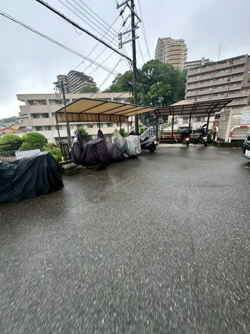 グリーン北塩屋の駐車場