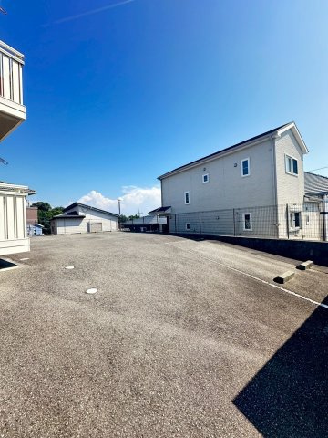 クレールヒル白水の駐車場