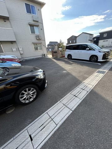 クレール林崎の駐車場|駐車場があるので、車を買う予定の方も安心です
