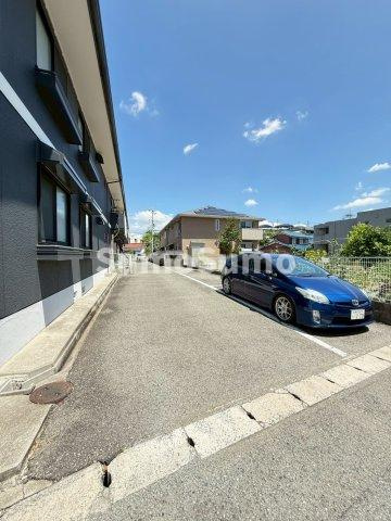 クレール名谷の駐車場|車をお持ちの方に嬉しい駐車場付きの物件です