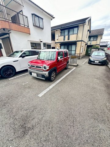 アサンテB棟の駐車場