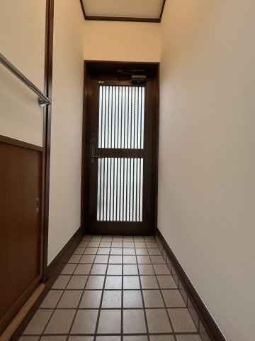 グリーンマンションの玄関