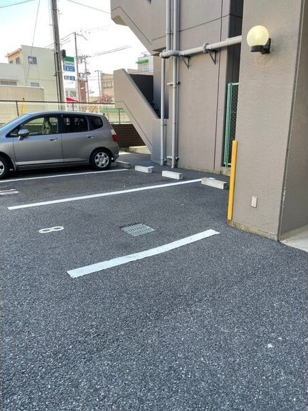 グレイスヴィラ姫島【初期費用減額キャンペーン1,800円で入居可!?】の駐車場