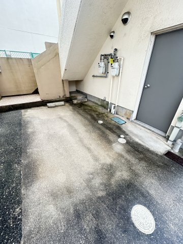 あねもねビルの駐車場