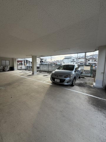 アクシス板宿の駐車場