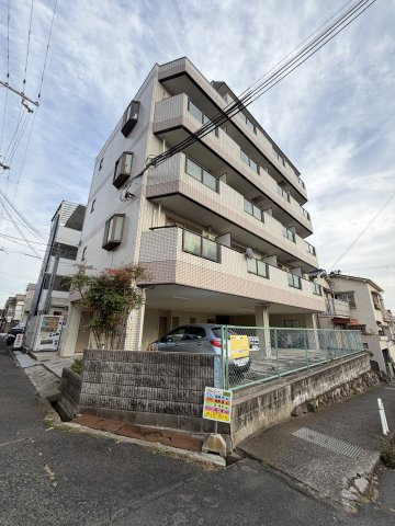 アクシス板宿の外観
