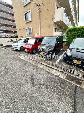 グリーンハイム山口の駐車場|駐車場があるので、車を買う予定の方も安心です