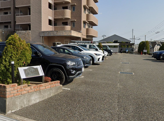 グレイスコートの駐車場