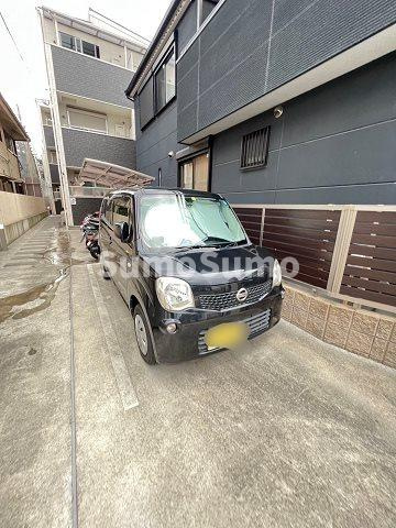 クリエオーレ次屋の駐車場