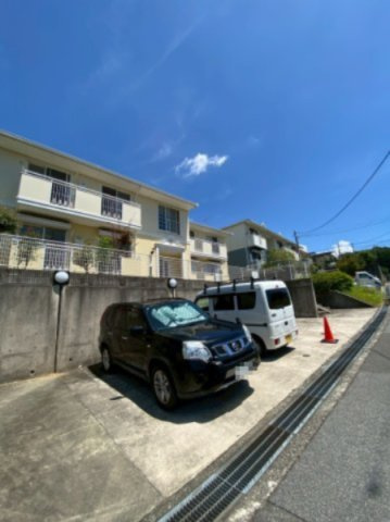 クレール白川の駐車場