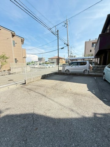 グリーンコーポM&Cの駐車場