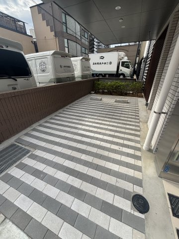 グルーブ神戸元町アリアの駐車場