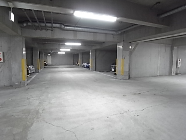 グランフェルティ本山の駐車場