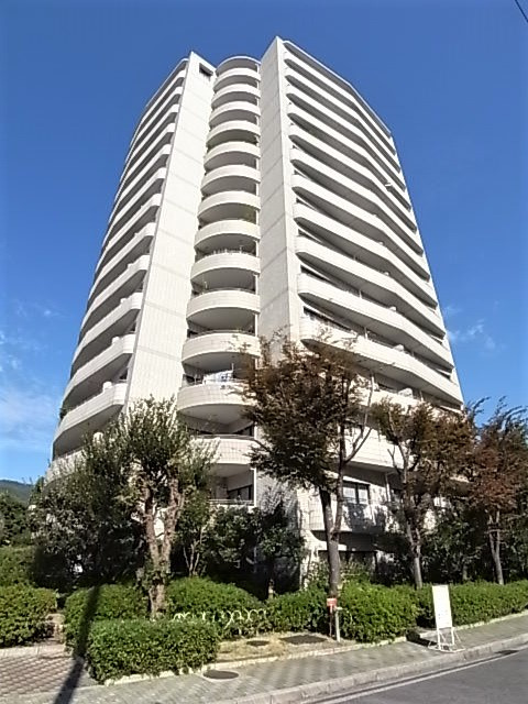 グランフェルティ本山の外観