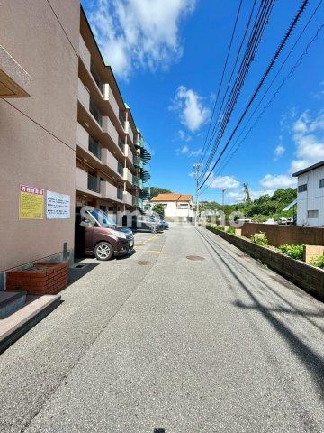 グリーン北塩屋の駐車場|駐車場があるので、車を買う予定の方も安心です