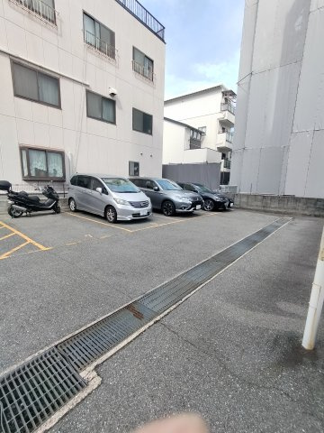 グレイスハイツ春日道の駐車場