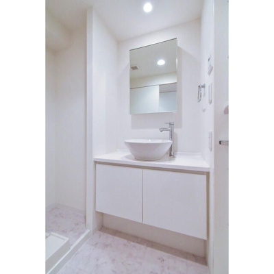 【洗面所】 | ルクレ新川レジデンス | 忙しい朝には欠かせない洗面所です