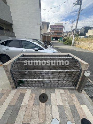 クリエオーレ猪名寺の駐車場