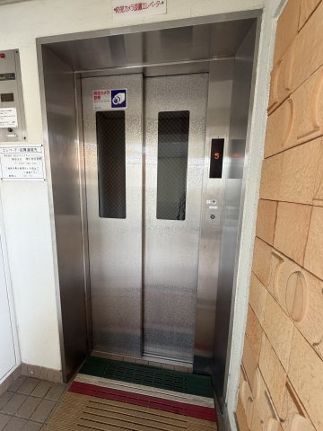 グリーンヒルズ鷹取１号棟のロビー