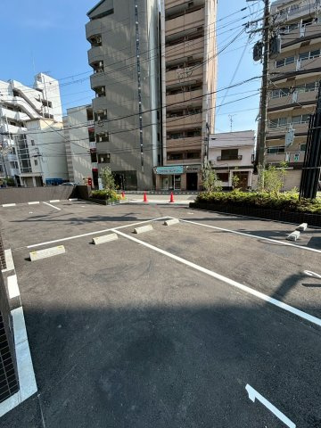 ワールドアイオオサカフェリーチェの駐車場