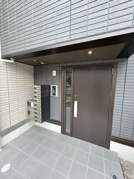 ザ・アパートメント谷上のエントランス