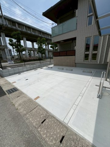 サザンエスト甲東の駐車場