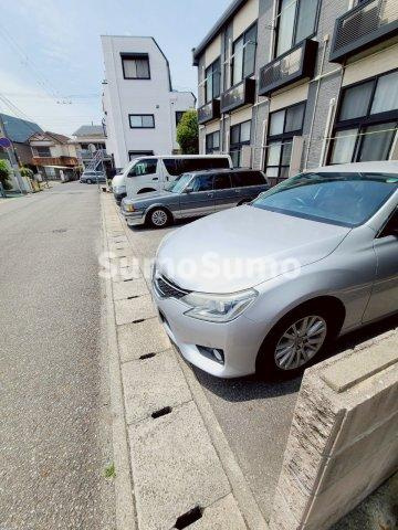 サニーガーデン宝塚の駐車場