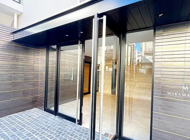 メイクス若松河田のエントランス