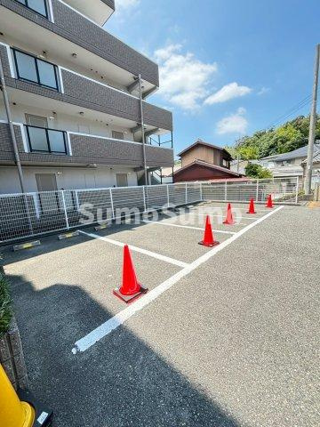 サザンリバー名谷の駐車場|駐車場があるので、車を買う予定の方も安心です
