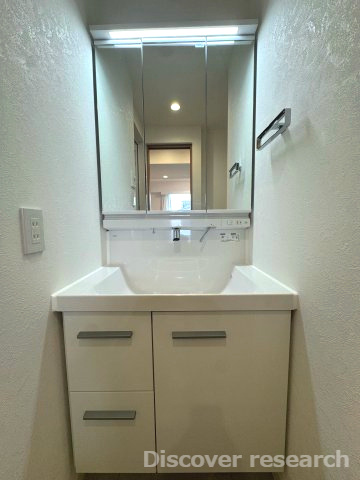 リズ東林間の独立洗面台|【三面鏡付洗面化粧台】