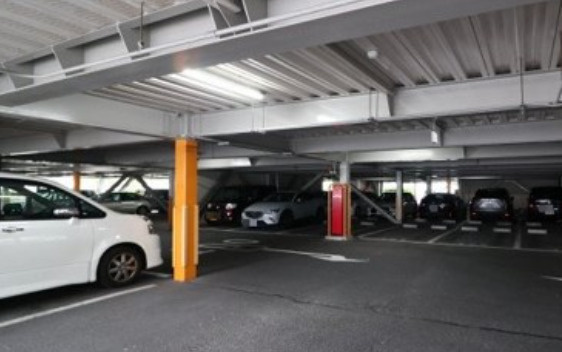 サザンヒルズ井吹台２番館の駐車場