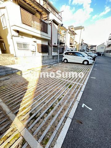 ザクシフの駐車場