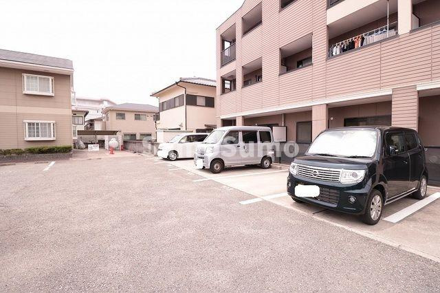 ささお弐番館の駐車場|駐車場完備です