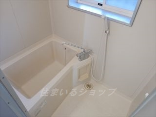 コーポ上迫の浴室|窓あり