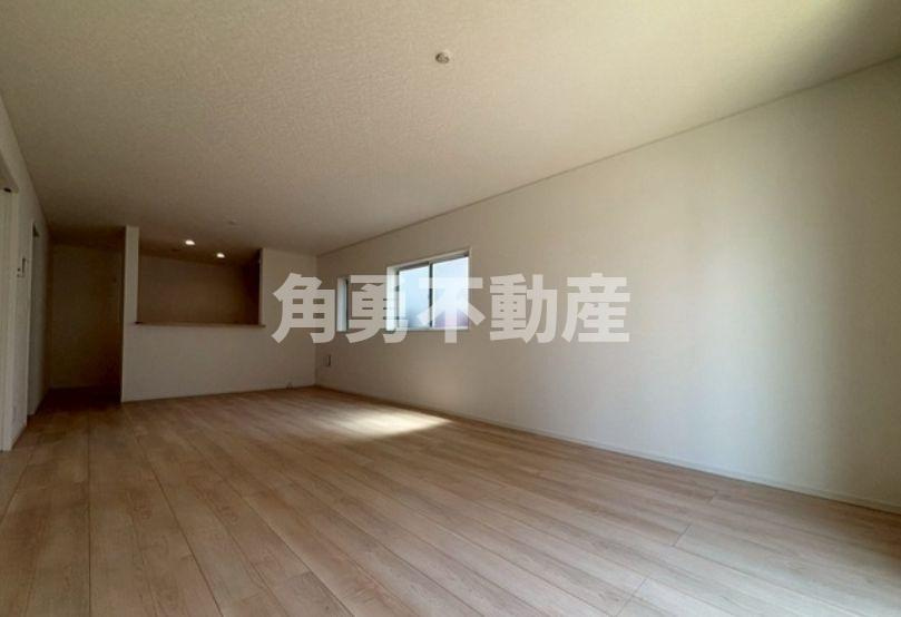 平塚市御殿第18　新築一戸建て　8号棟の内観：施工例|《施工例》リビング