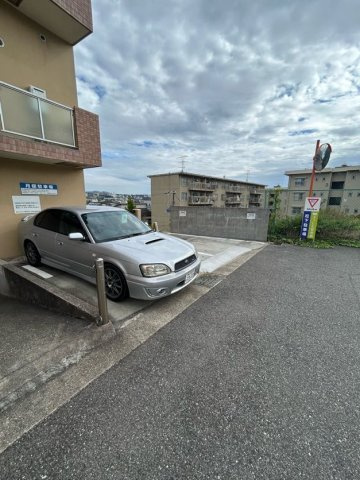 サニーパレス神陵台の駐車場