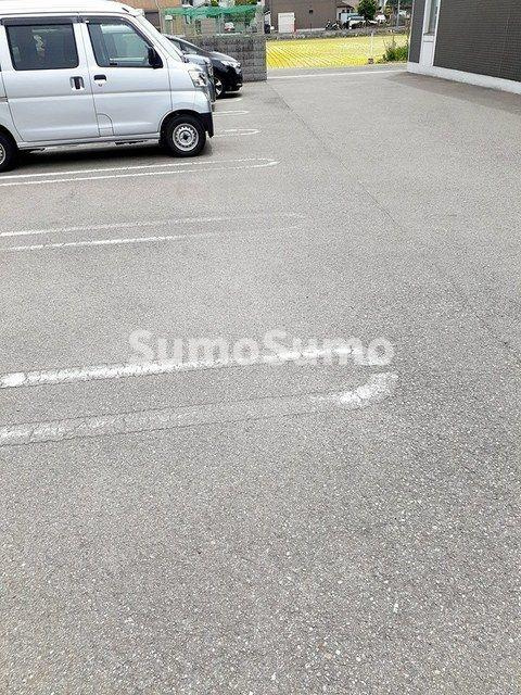 さくら弐番館の駐車場|車をお持ちの方に嬉しい駐車場付きの物件です