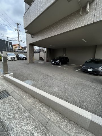 サーパス明石太寺の駐車場|駐車場完備です