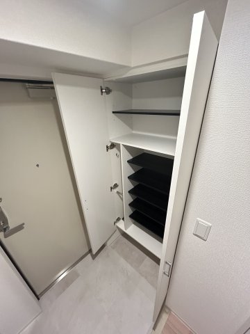コンフォリア・リヴ淡路町一丁目の収納