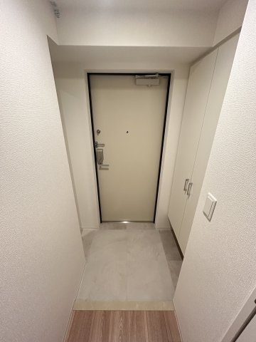 コンフォリア・リヴ淡路町一丁目の玄関