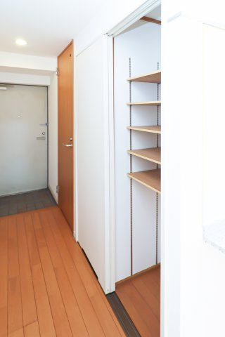 サヴォイバルビゾン　2階の収納|別号室のものです。現状優先になります。