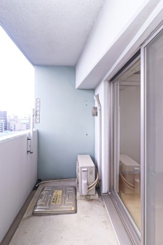 サヴォイバルビゾン　2階のバルコニー|別号室のものです。現状優先になります。