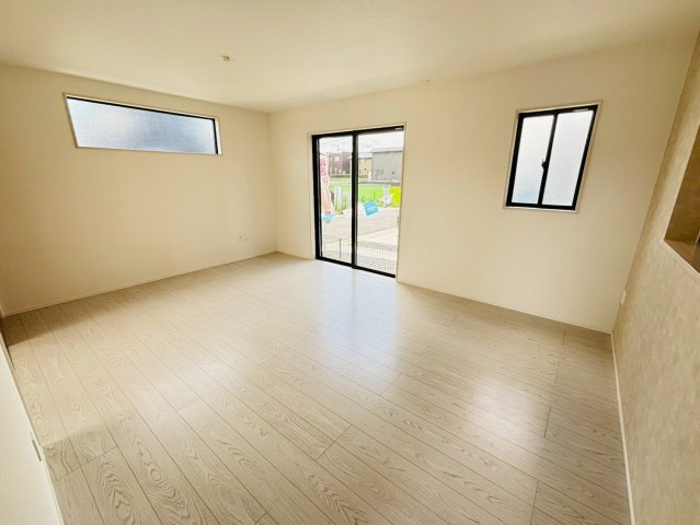 よかタウン／南区元三町1丁目3期／8号棟の居間・リビング