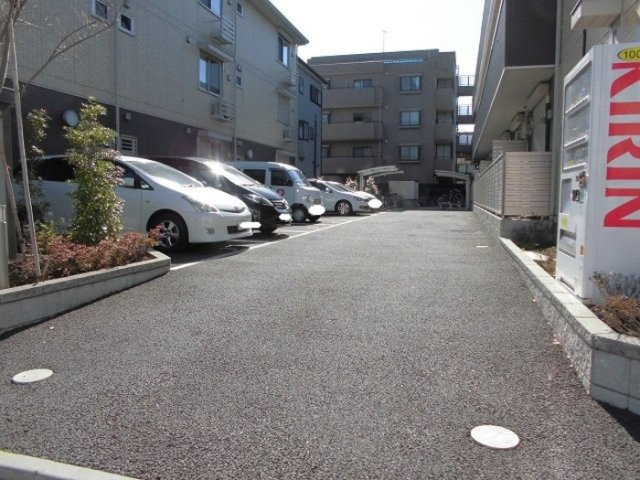 E.I.レジデンス　Aの駐車場