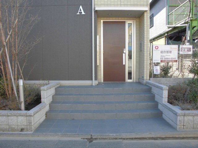 E.I.レジデンス　Aのエントランス