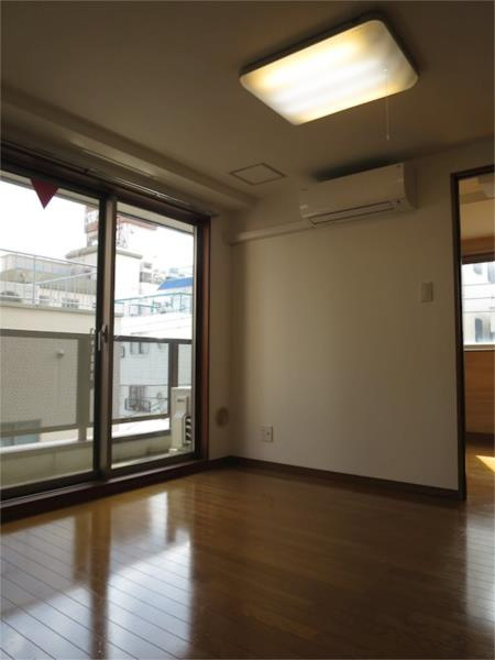 ペリグリンアパートメントの居間・リビング