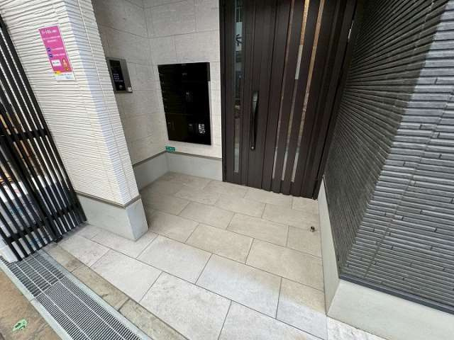 マノワール今里のエントランス