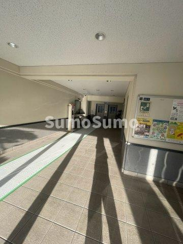 サンロイヤル北園田ブランシュールの駐車場