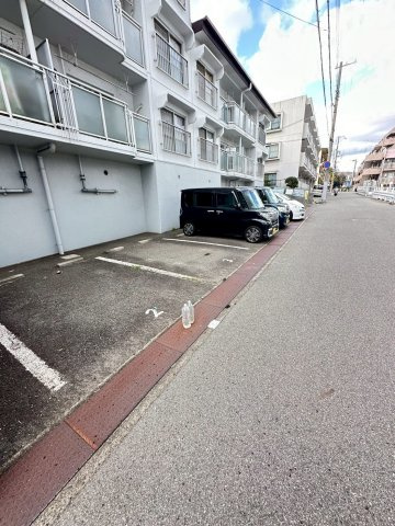 サンハイツ向陽Ⅰ の駐車場